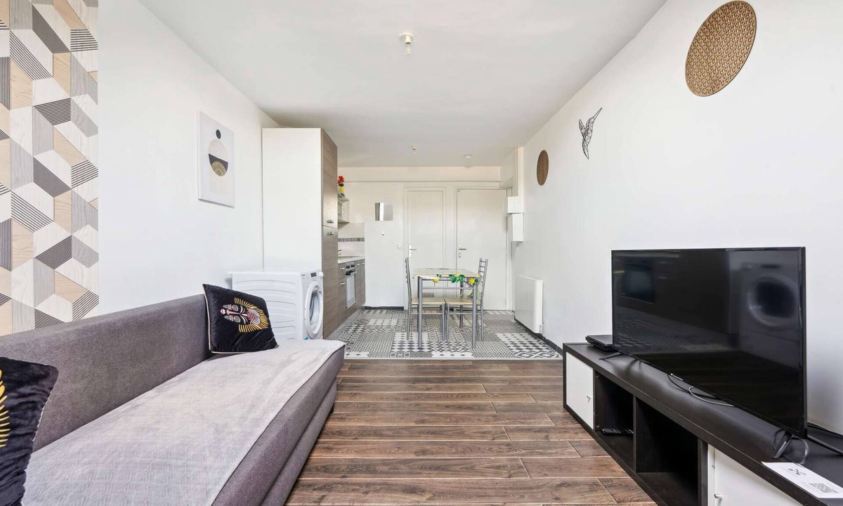 Charleville-Mezieres Apartment | Budget apart city centre with parking