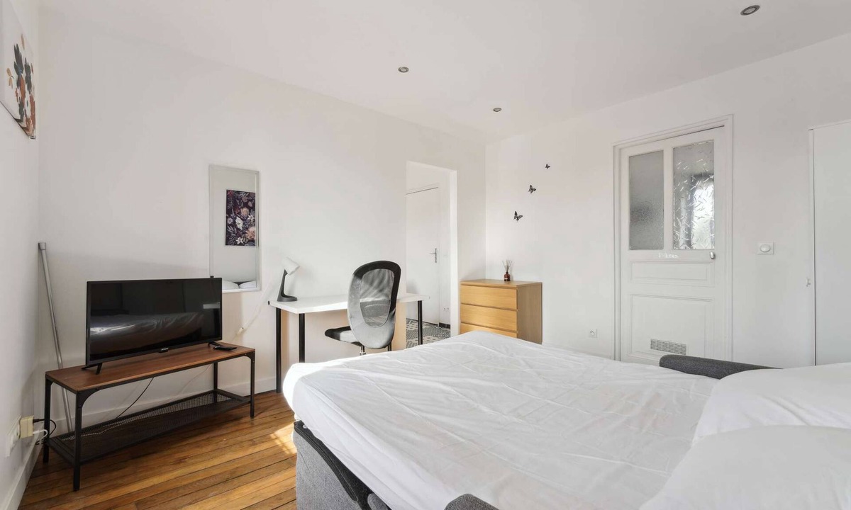 Charleville-Mezieres Apartment | Budget apart city centre with parking