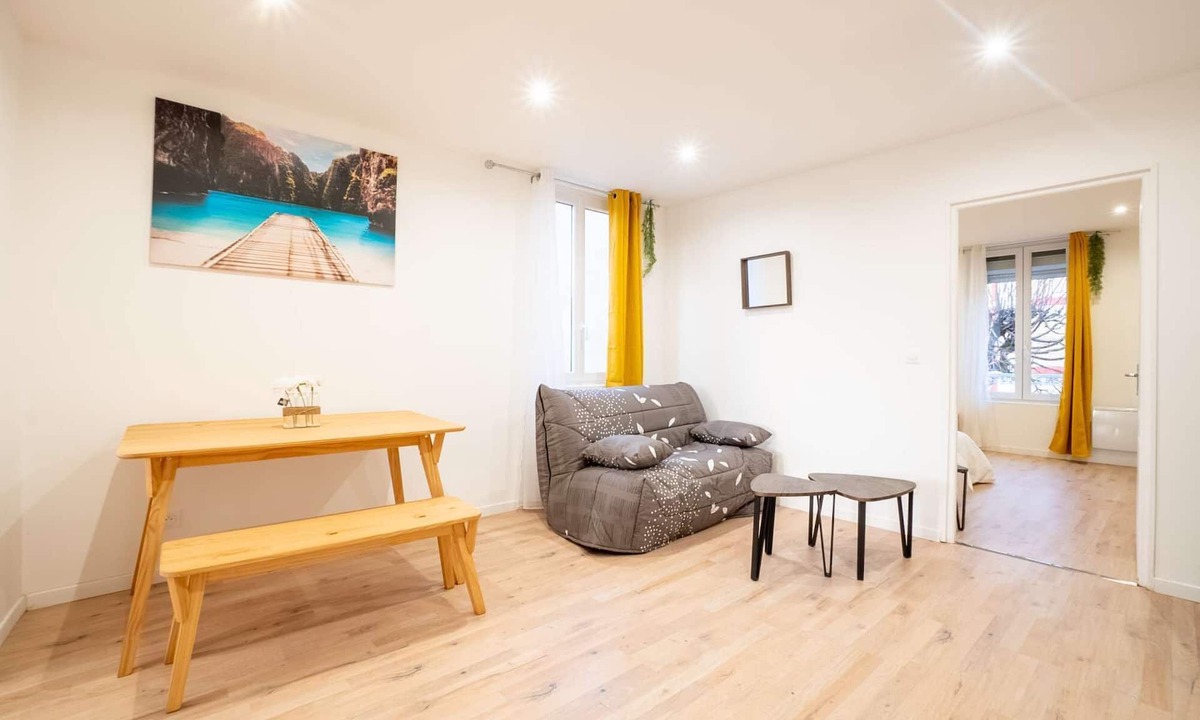 Charleville-Mezieres Apartment | Budget Apart City Centre With Parking