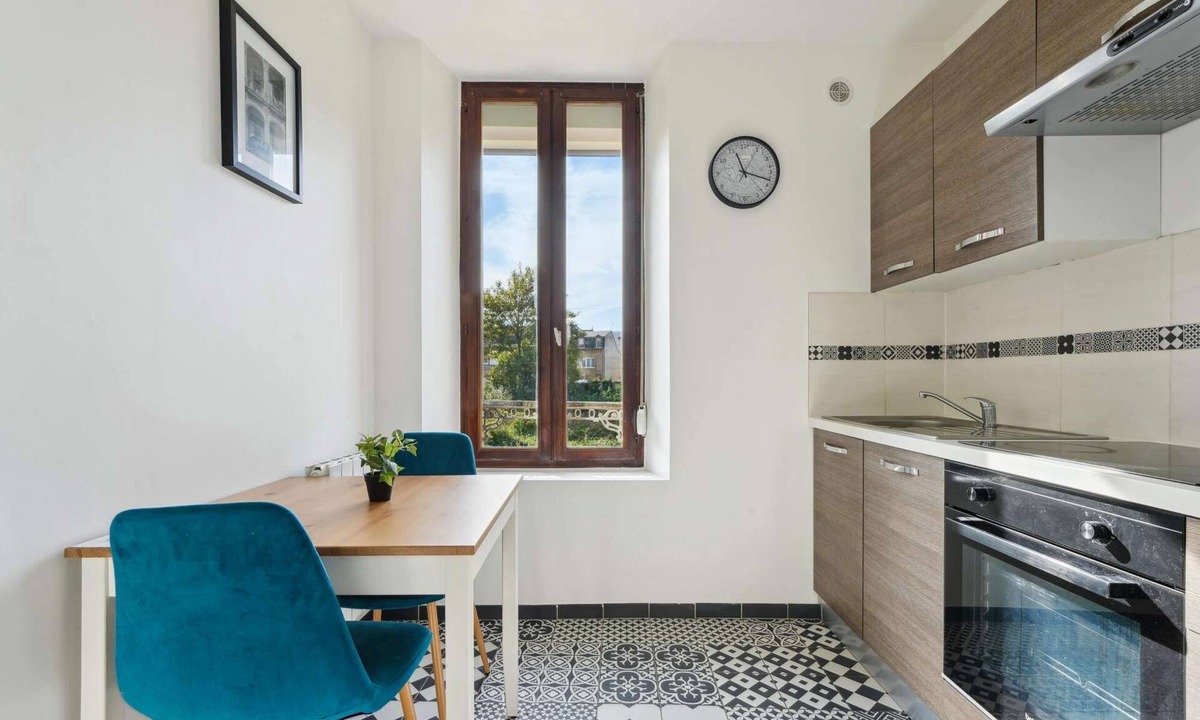 Charleville-Mezieres Apartment | Budget apart city centre with parking