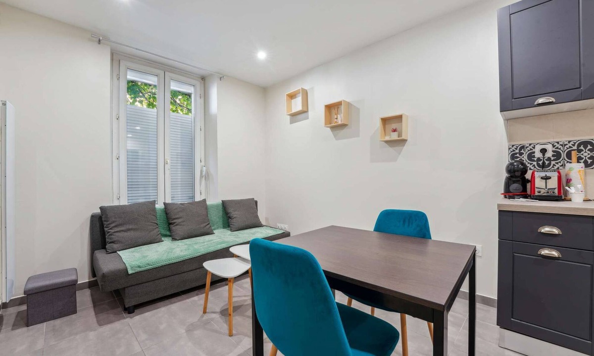 Charleville-Mezieres Apartment | Budget apart city centre with parking