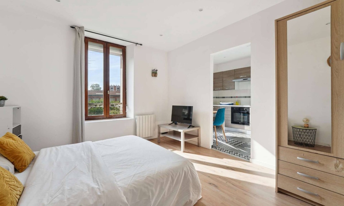 Charleville-Mezieres Apartment | Budget apart city centre with parking