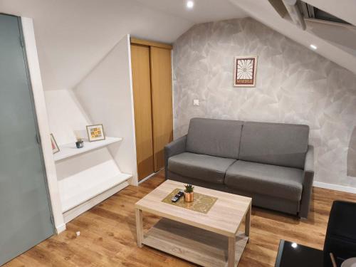 Charleville-Mezieres Apartment | Budget apart with parking