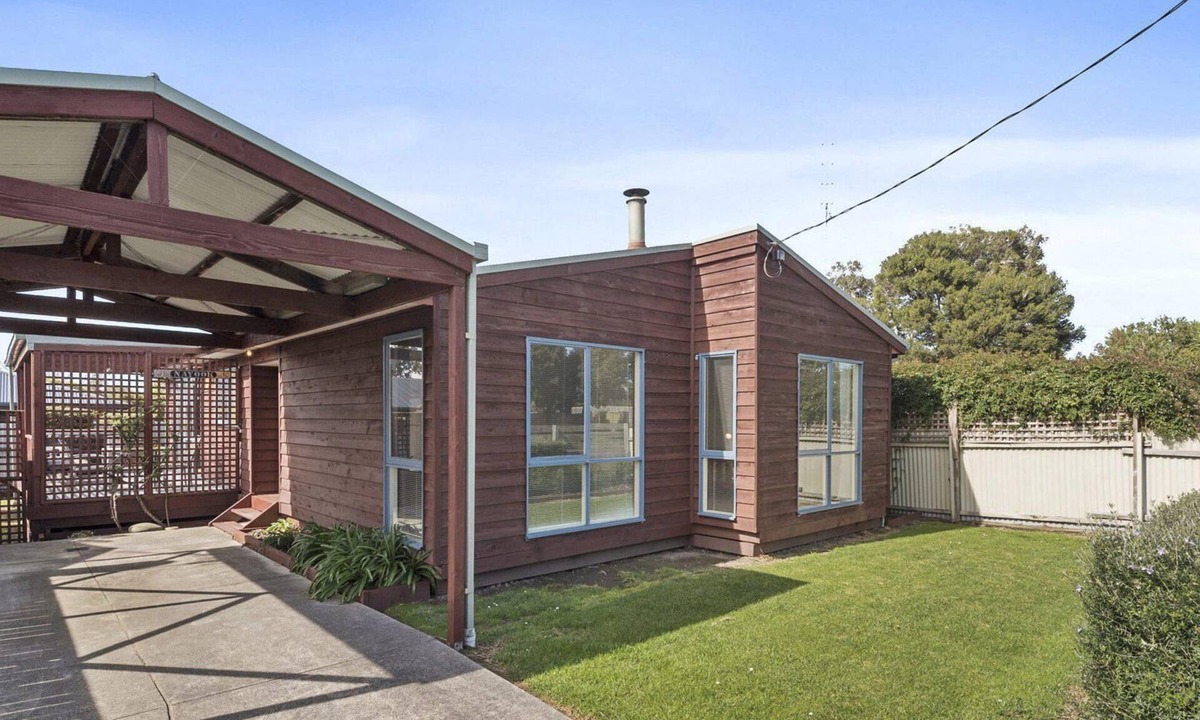 Apollo Bay House | Budget By The Bay - Great Value & Position