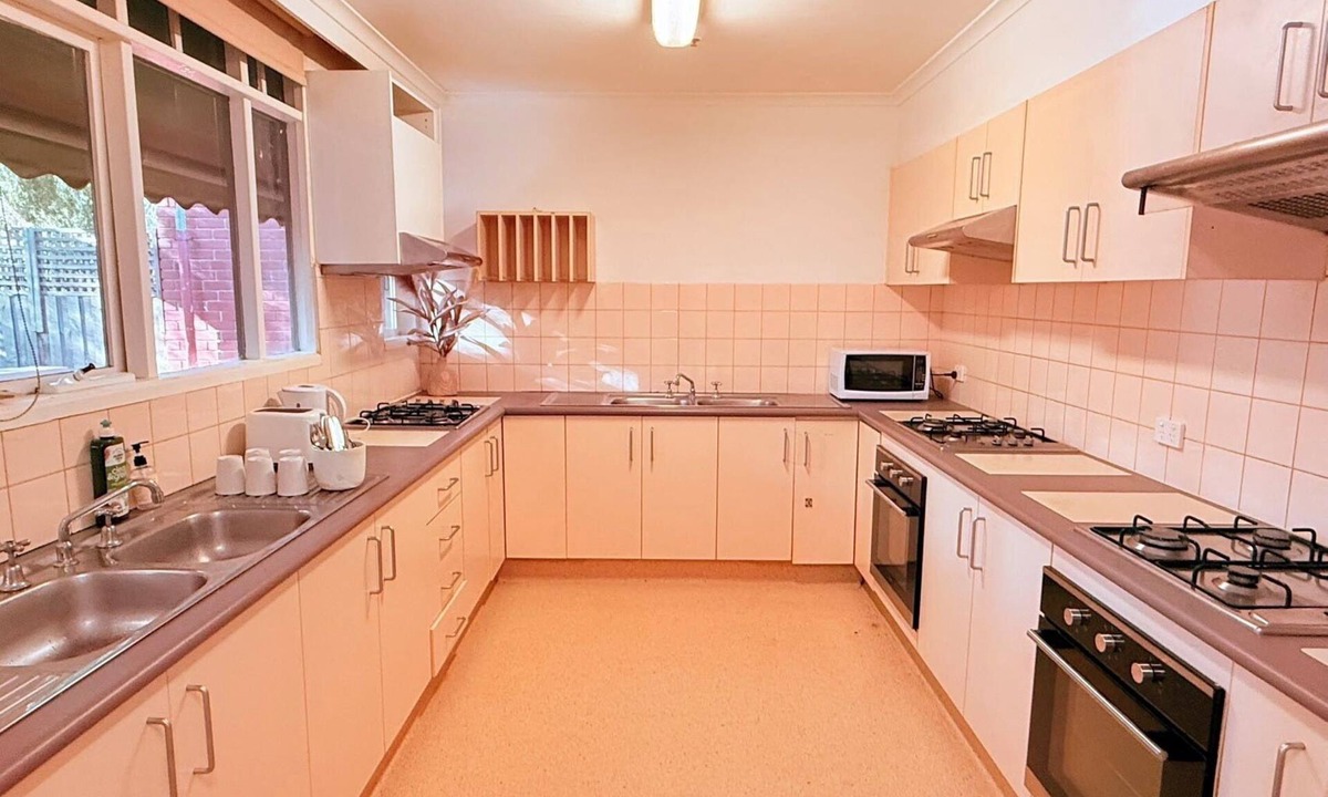 Footscray House | Budget, Convenient Private and Cosy