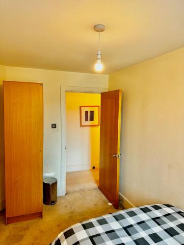 Vauxhall House | Budget,Cosy Double Bedroom - Shared Bathroom