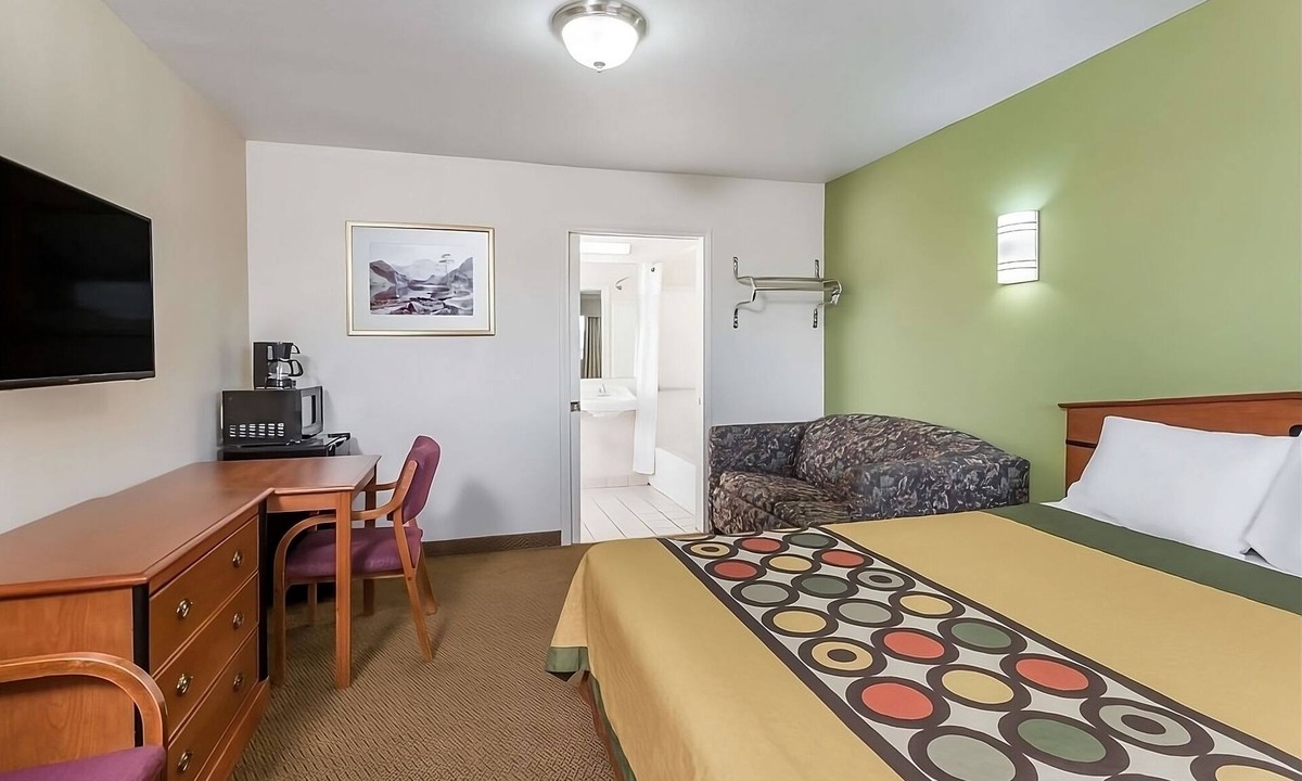 Austin Ave. Hotel | Budget-friendly Accommodation at Knights Inn Franklin Ave Waco! Free Parking