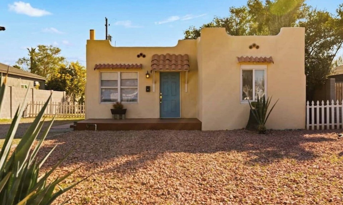 Garfield House | Budget Friendly Dog Friendly Cute Clean Charming