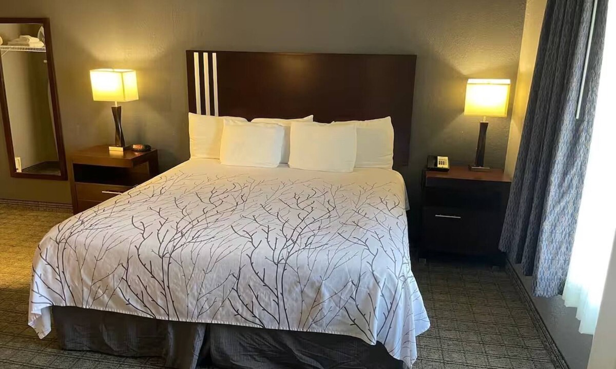 Urbana Hotel | Budget-Friendly King Suite w/Microwave + Refrigerator for Comfort