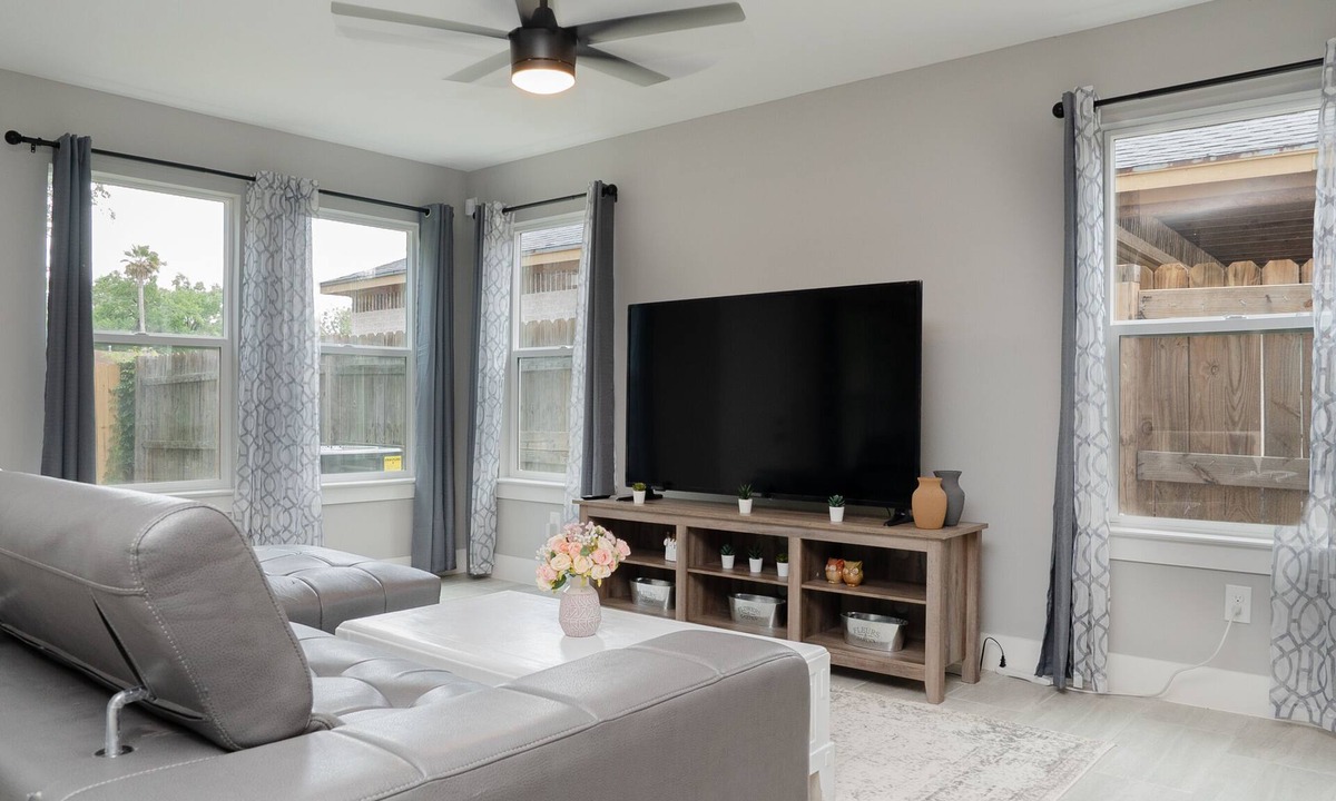 Houston House | Budget Friendly, Near Downtown- New Build Home
