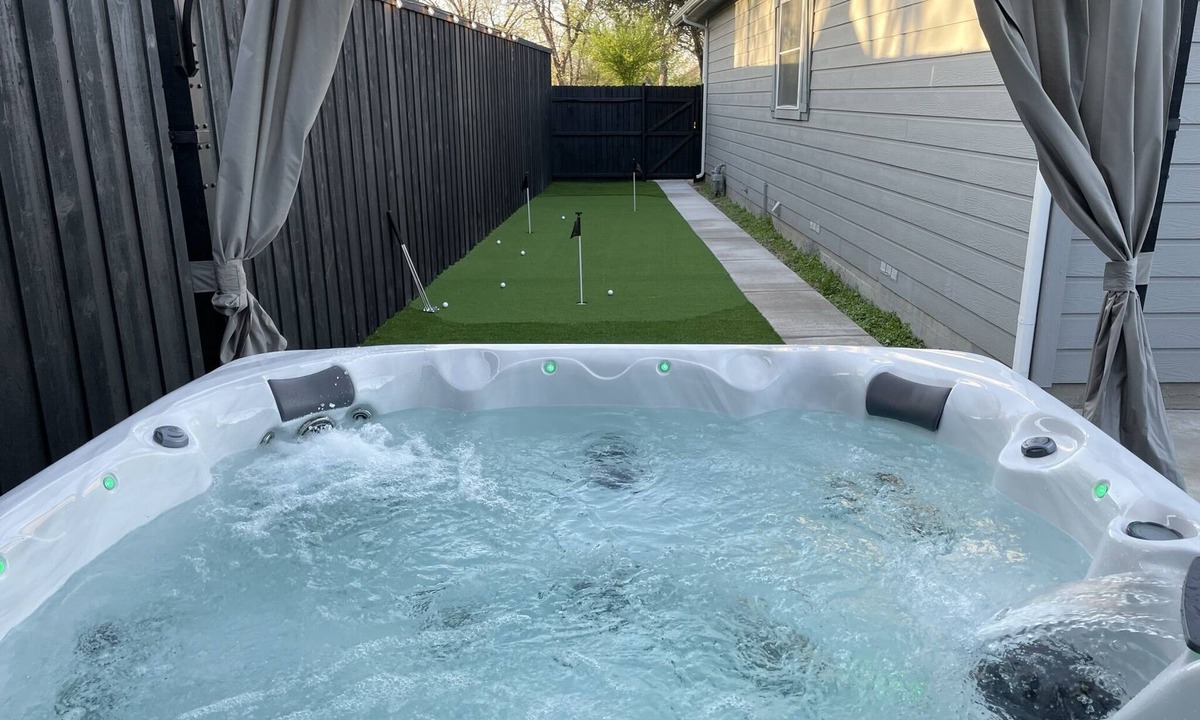 Fort Worth House | Budget-Friendly Retreat Stockyards HotTub MiniGolf
