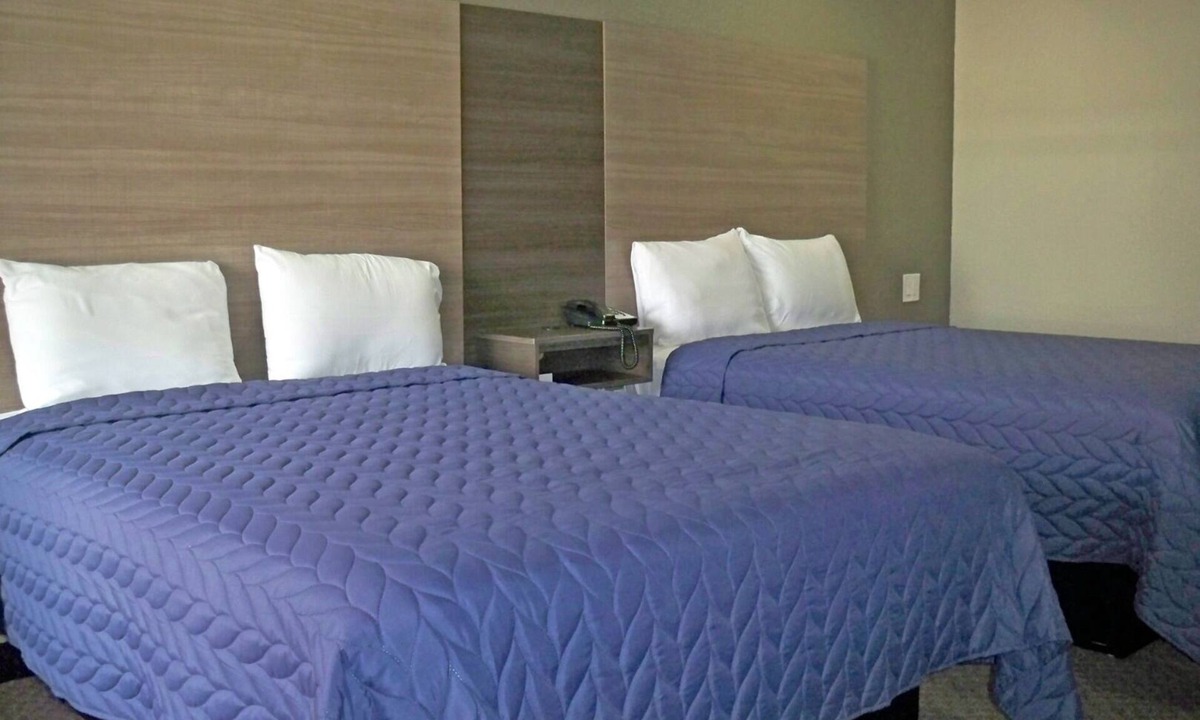 Beaumont House | Budget-Friendly Room Ideal for Families, w/ Laundry Facility, Breakfast & Parkin