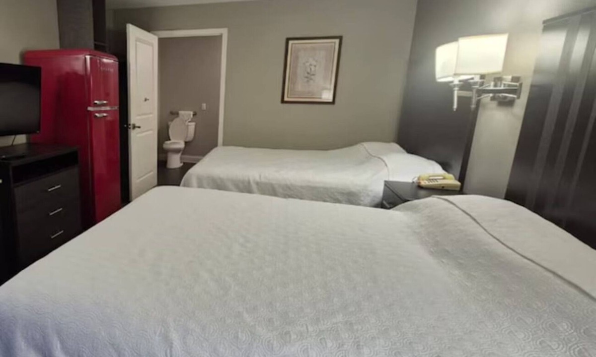 Merrillville Hotel | Budget-Friendly Stay in Merrillville near US-30 | Easy Highway Access