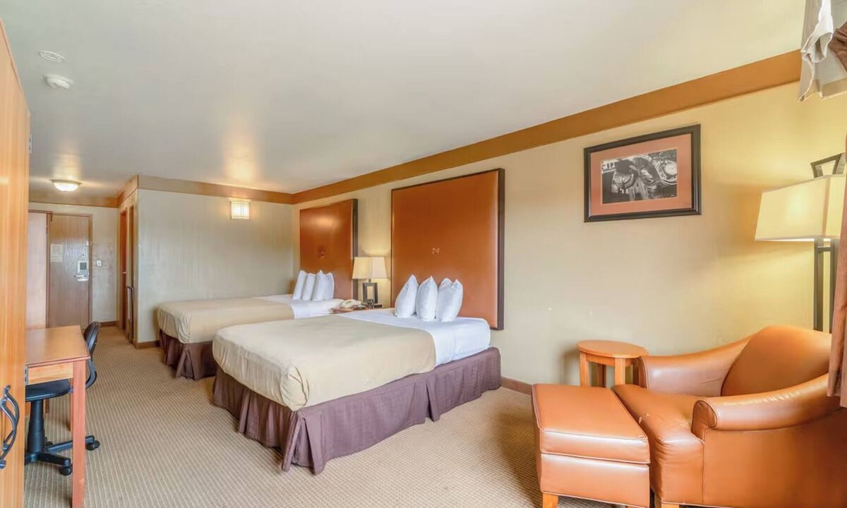 Beeville Hotel | Budget-Friendly Stay w/Two Queen Beds & Dining Space in Beeville
