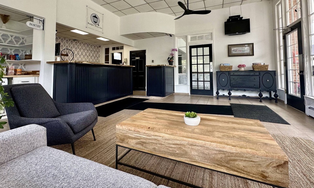 Riverhead Hotel | Budget Host East End