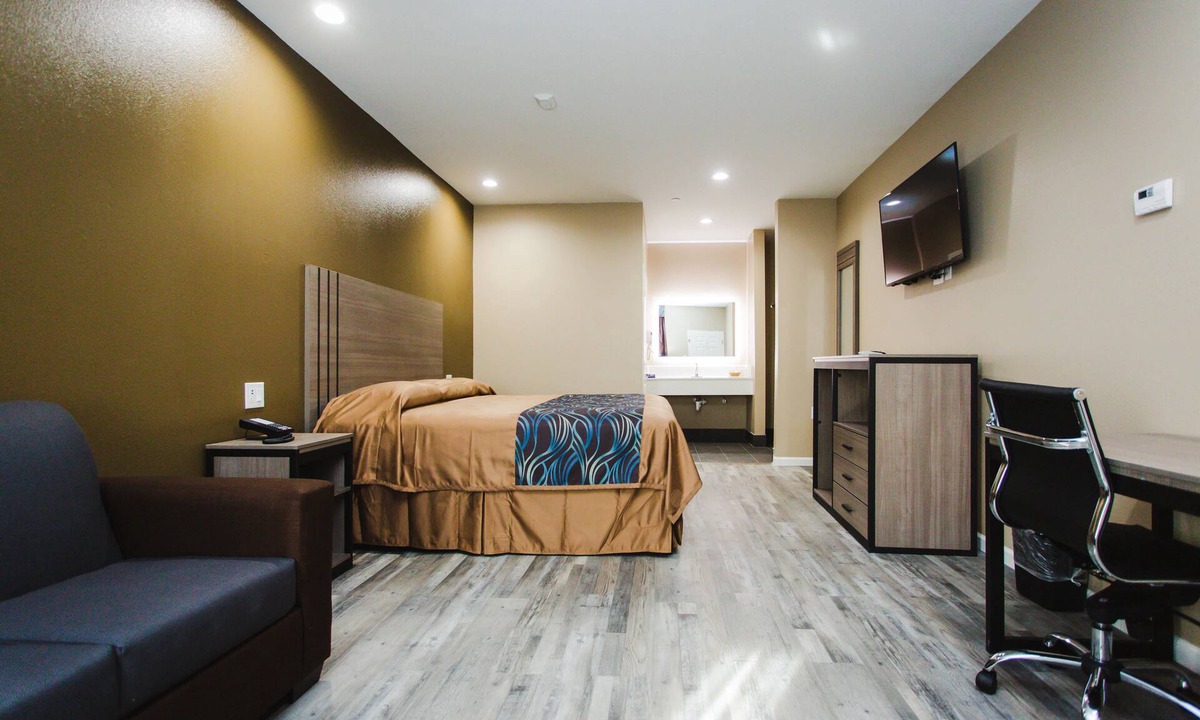 Sugar Land Hotel | Budget Host Inn and Suites