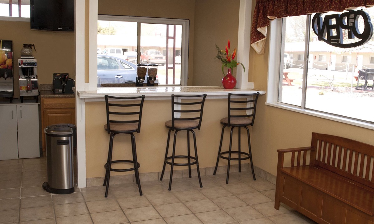 Colby Hotel | Budget Inn and Suites Colby