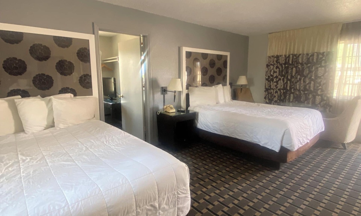 Lakeside Park Hotel | Budget INN At The Heavenly Gondola