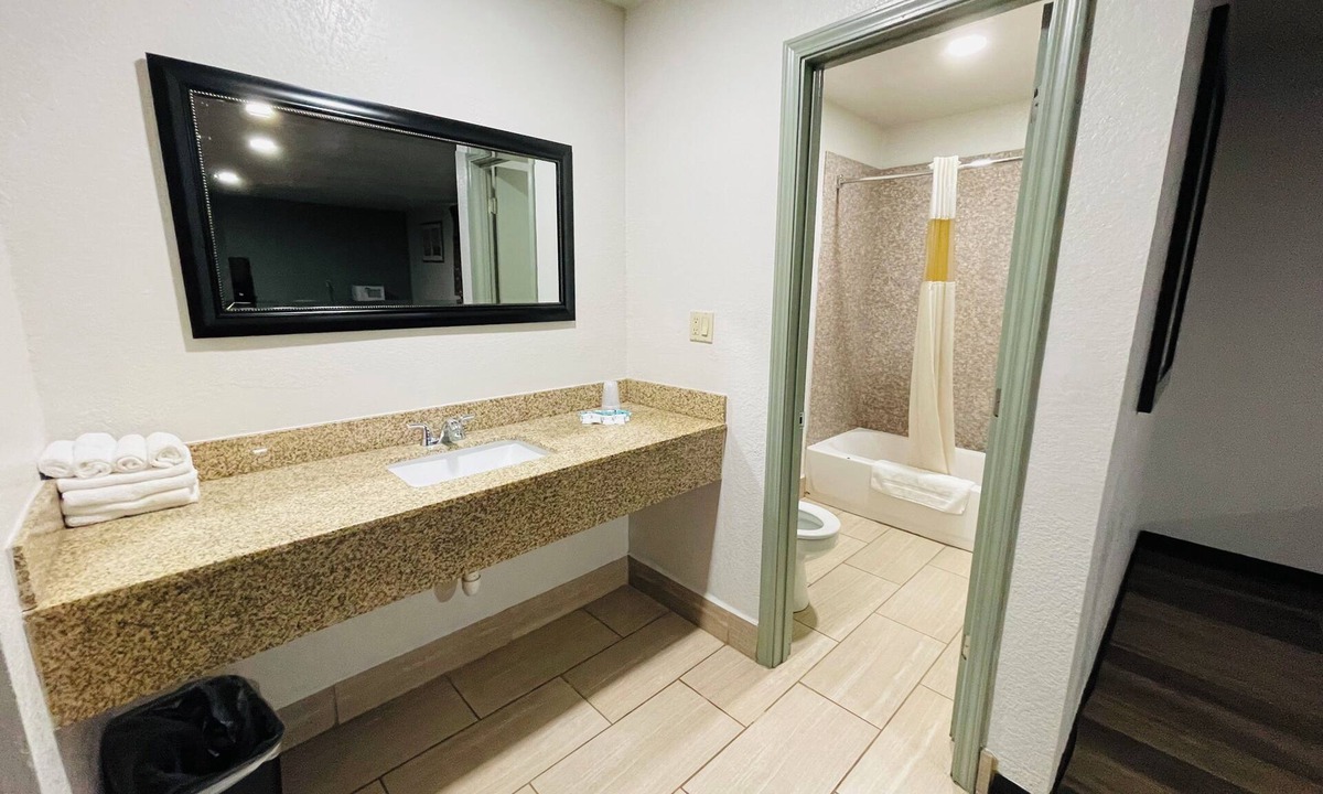 Ada Hotel | Budget Inn
