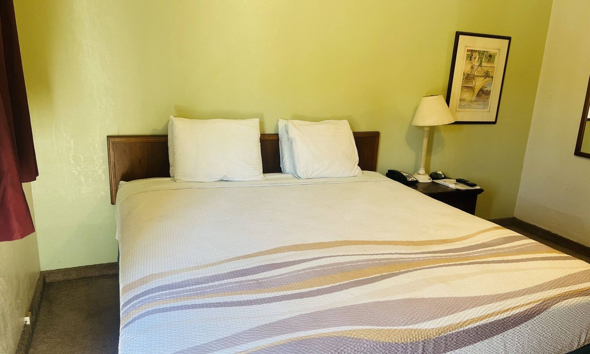 Ballinger Hotel | Budget INN