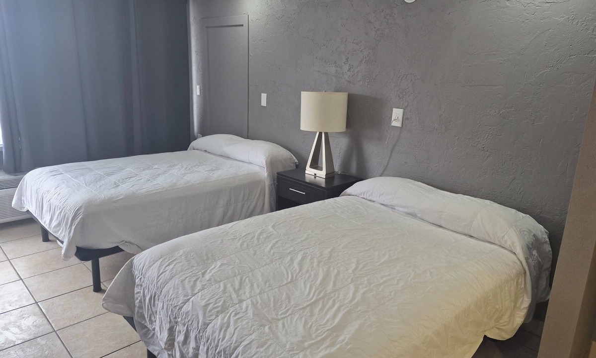 Historic Downtown Kissimmee Hotel | Budget Inn