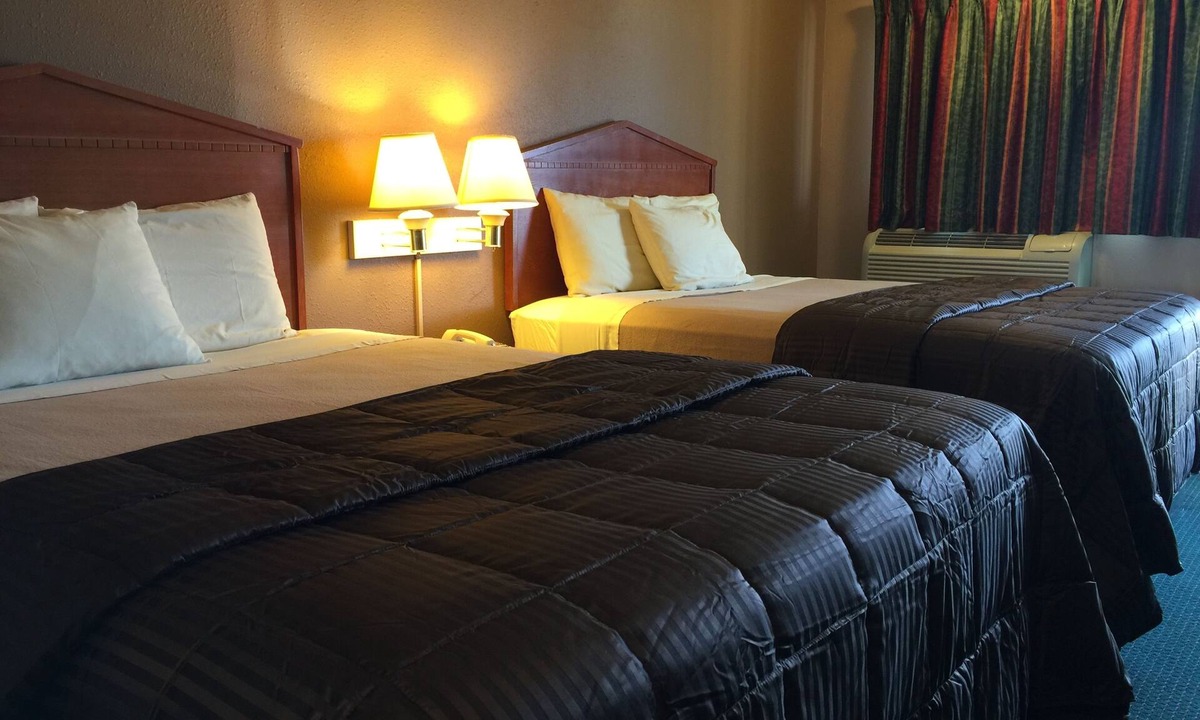 St. Robert Hotel | Budget Inn