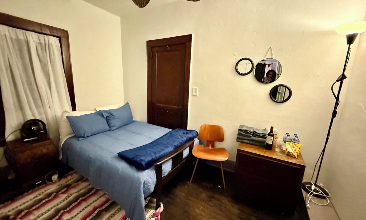 Riverside Park House | Budget Private Room- Near Beach