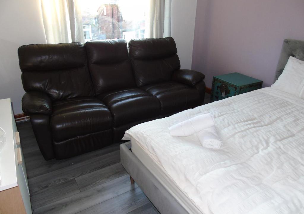 Farnworth House | Budget Rooms