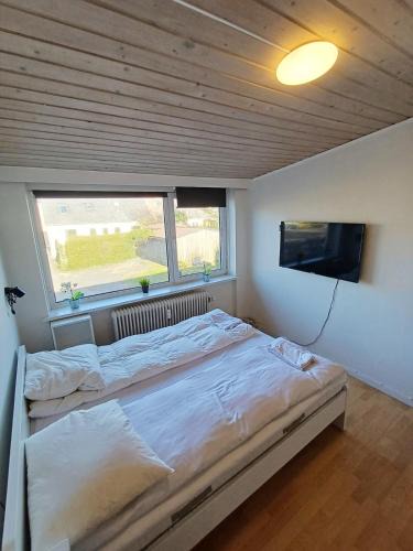 Norresundby Apartment | Budget Studio 5 with Free Parking