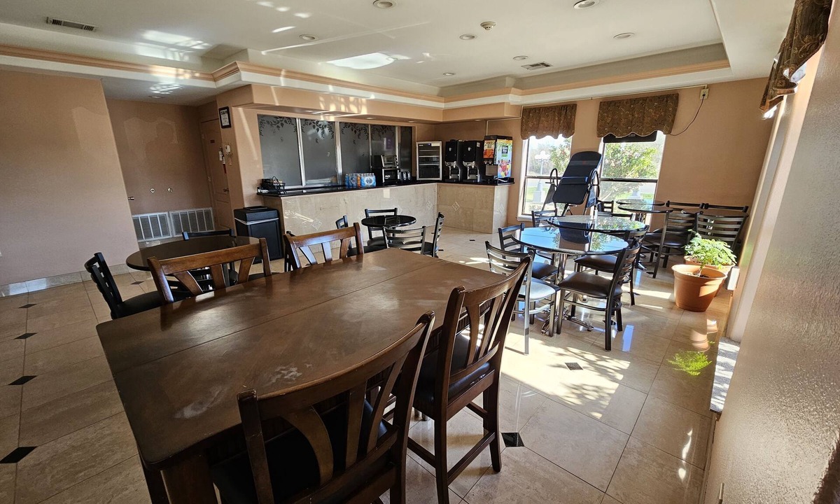 Hearne Hotel | Budgetel Inn & Suites