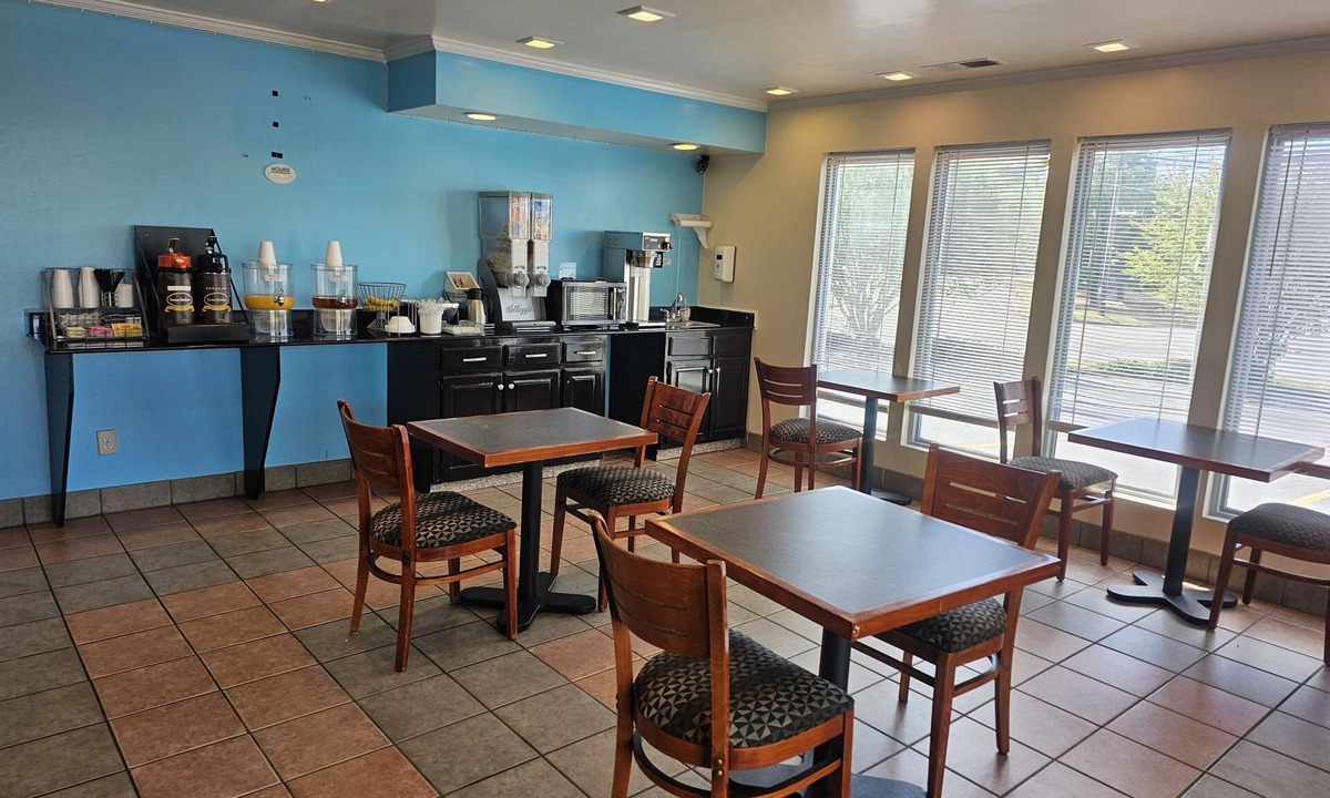 Moody Hotel | Budgetel Inn & Suites