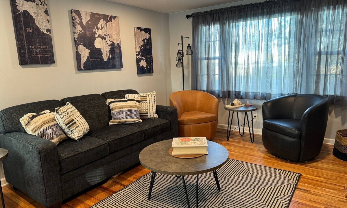 Cheektowaga House | Buffalo Airport Retreat: Spacious-Relaxing-Parking