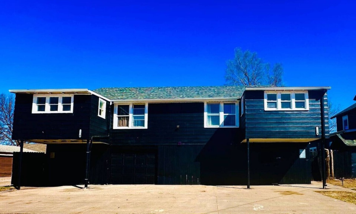 Russell Condo | Buffalo & Bourbon-1 Bed/1 Bath Private Condo