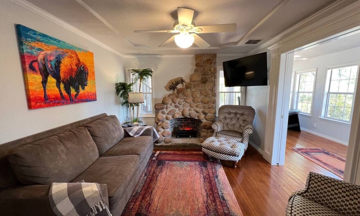 Medicine Park House | Buffalo House - Free Boat/Trailer parking