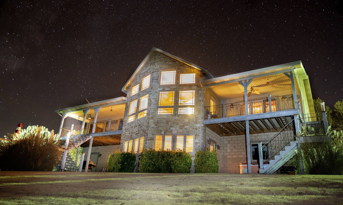 Buffalo City Cabin | Buffalo Vista - Riley Outfitters