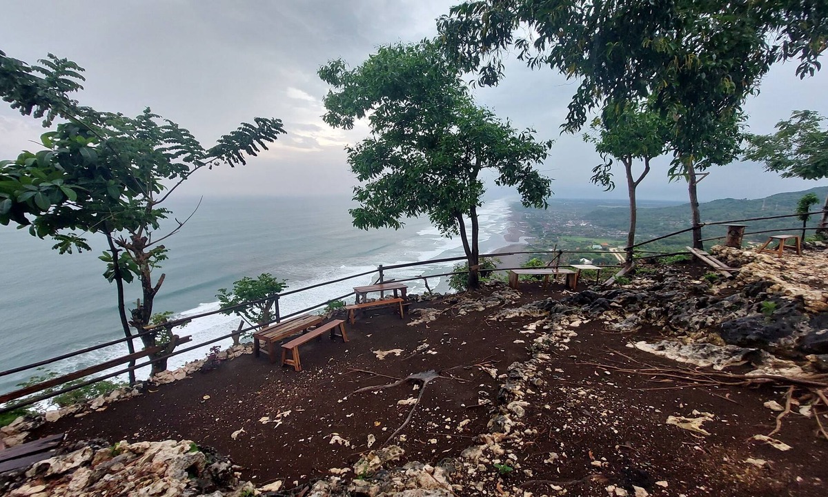 Gunung Kidul Bed & Breakfast | Bukit Shoka Top View Camp
