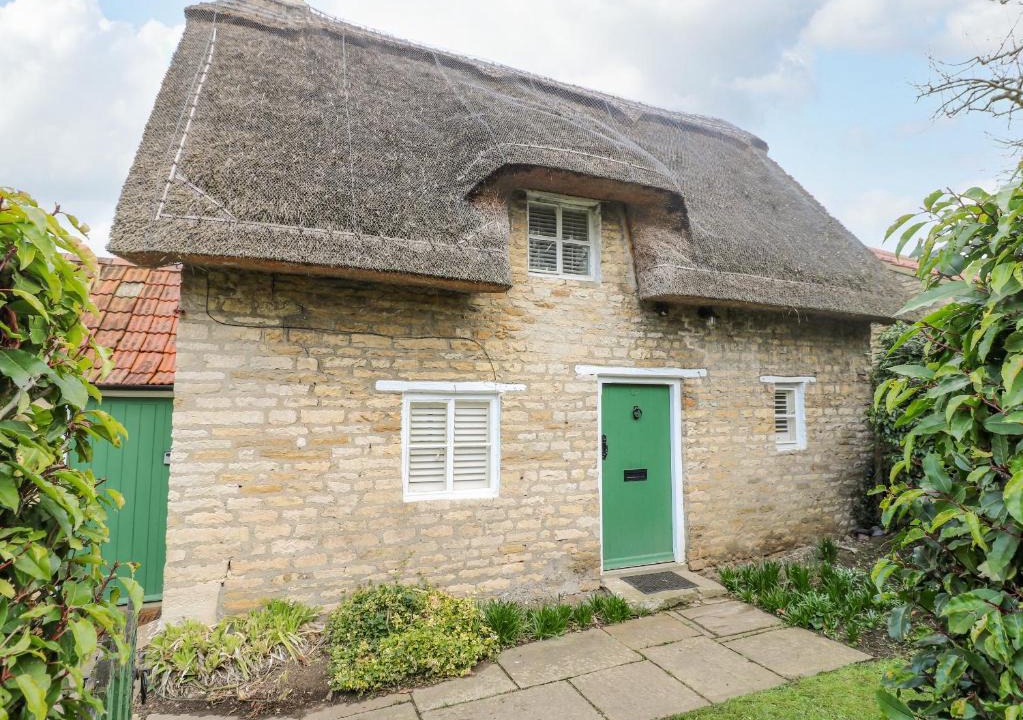 Barrowden House | Bumble Bee