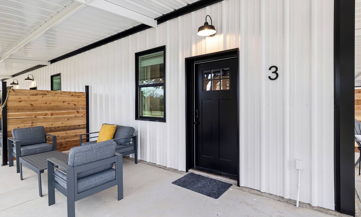 Dennis House | Bungalow 3 @ Barndo Bungalows