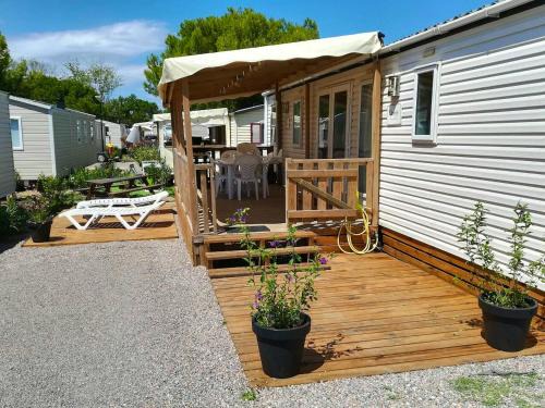 La Cote Radieuse House | Bungalow ensoleillé à Canet-en-Roussillon avec piscine partagéeA