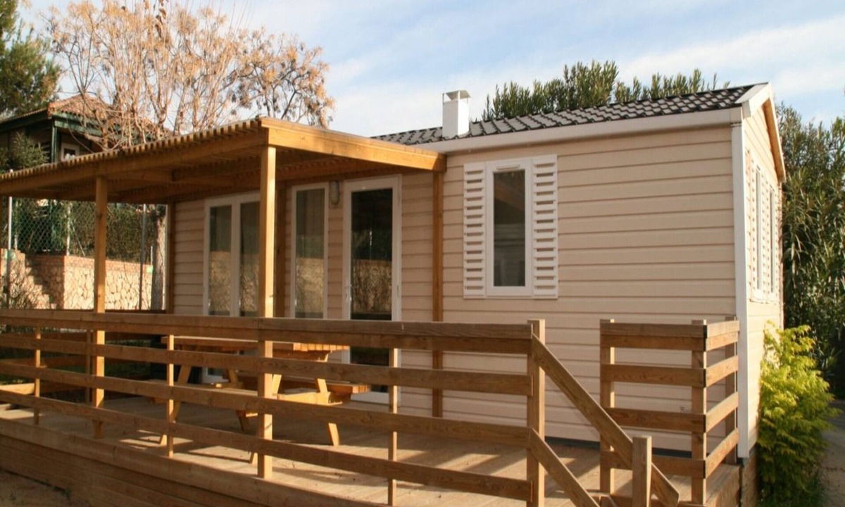 Vilanova I la Geltru House | Bungalow with Terrace and Parking