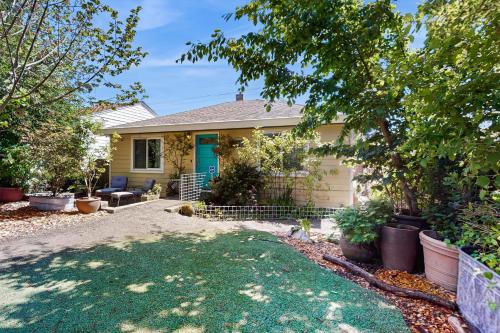 Roxhill House | Bungalow Flora