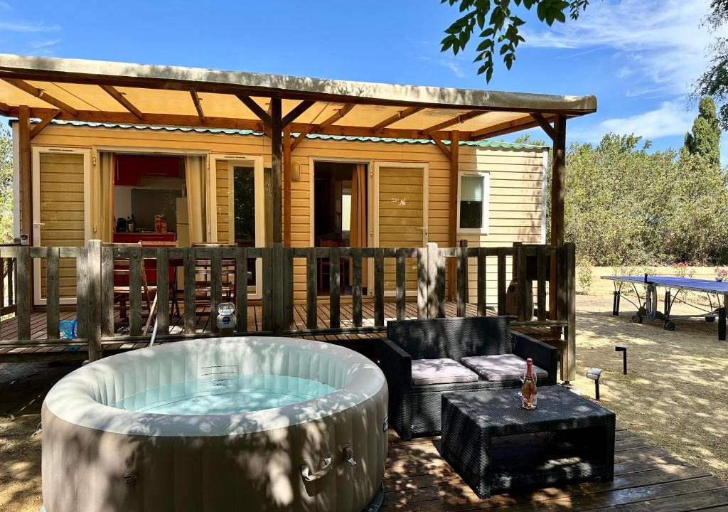 Le Cailar Apartment | Bungalow Jacuzzi - Sud de France