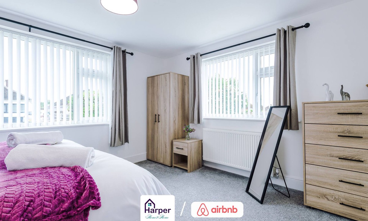 Ewloe House | Bungalow/Loft bedroom/Spacious/pool table/Driveway