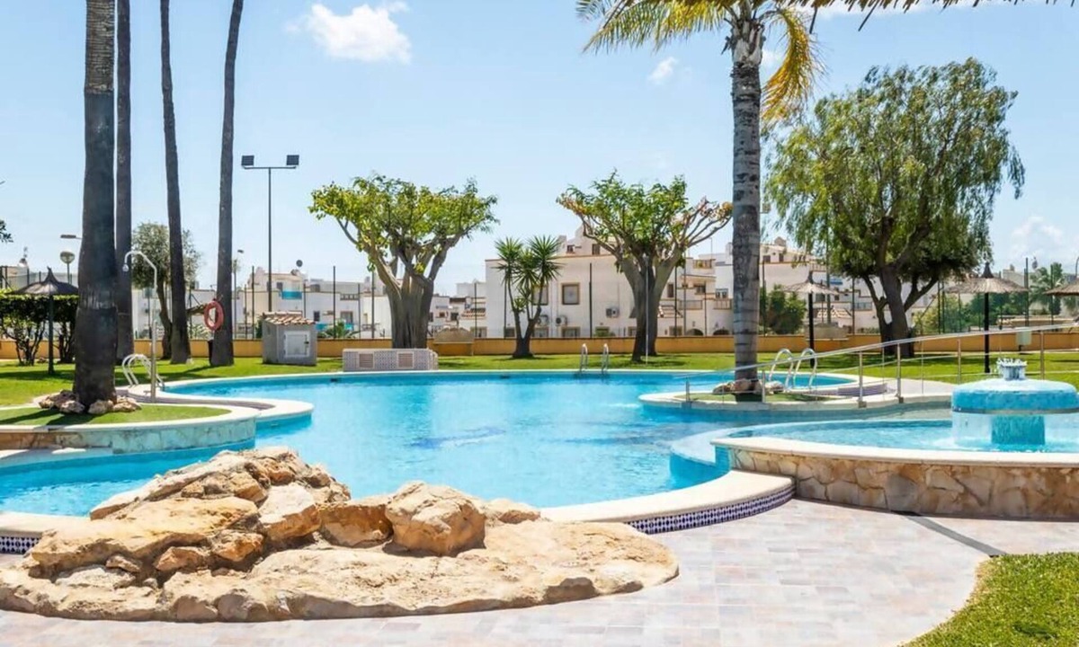 La Florida Apartment | Bungalow Pink Al Andalus
