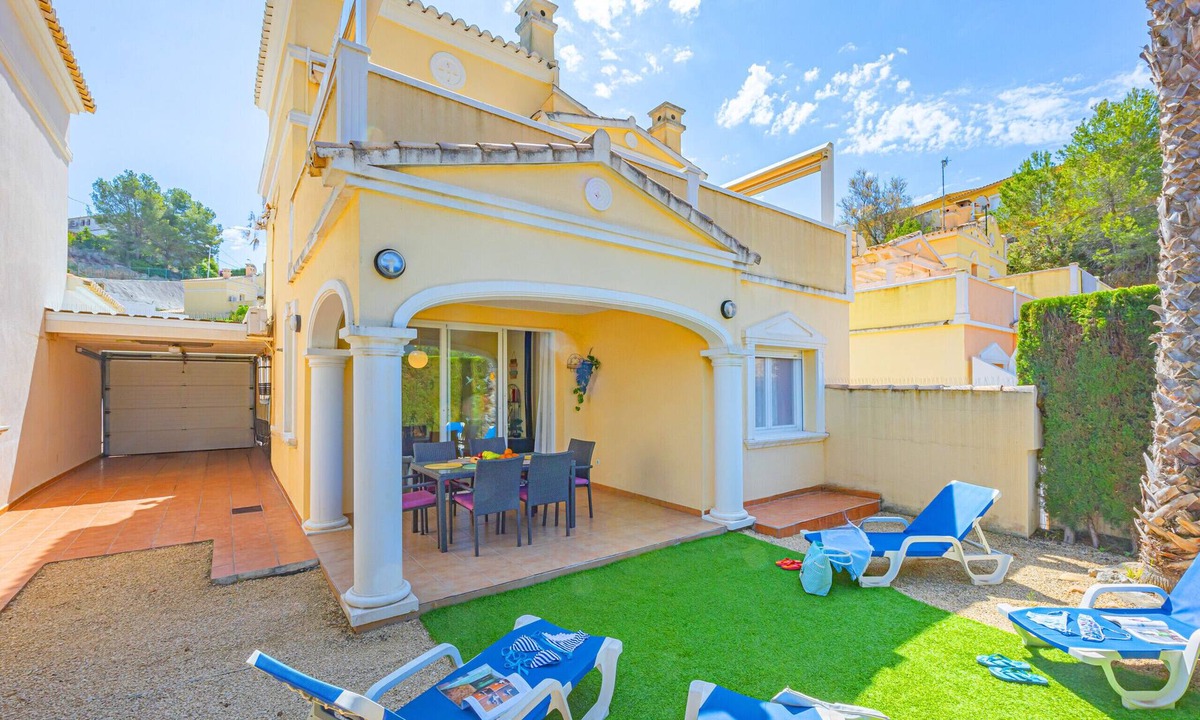 La Empedrola Ski Chalet | Bungalow Rosa - PlusHolidays