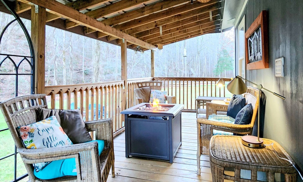 Ellijay Cottage | Bungalow+RV/10 acres/Stream/Sleeps6