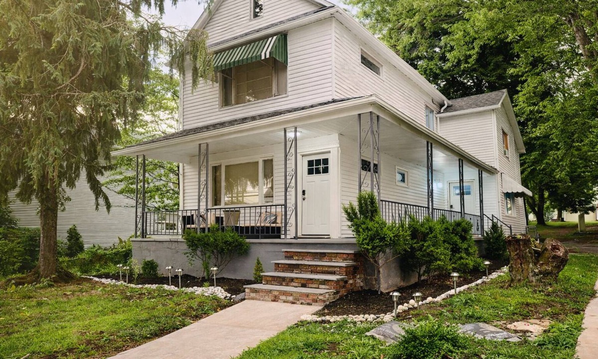 Wilkes-Barre House | Bungalow Vacations