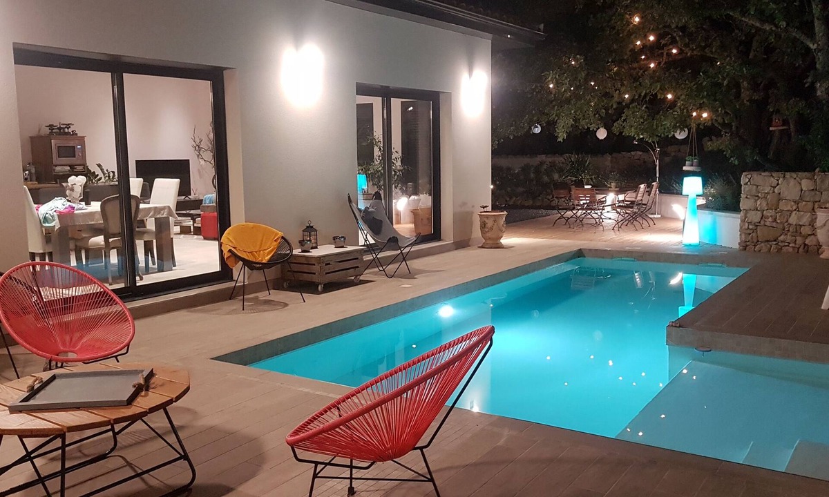 Belvezet Villa | BUNGALOW VILLA, HEATED SWIMMING POOL, FREE ELECTRIC WINDOWS : BELVEZET