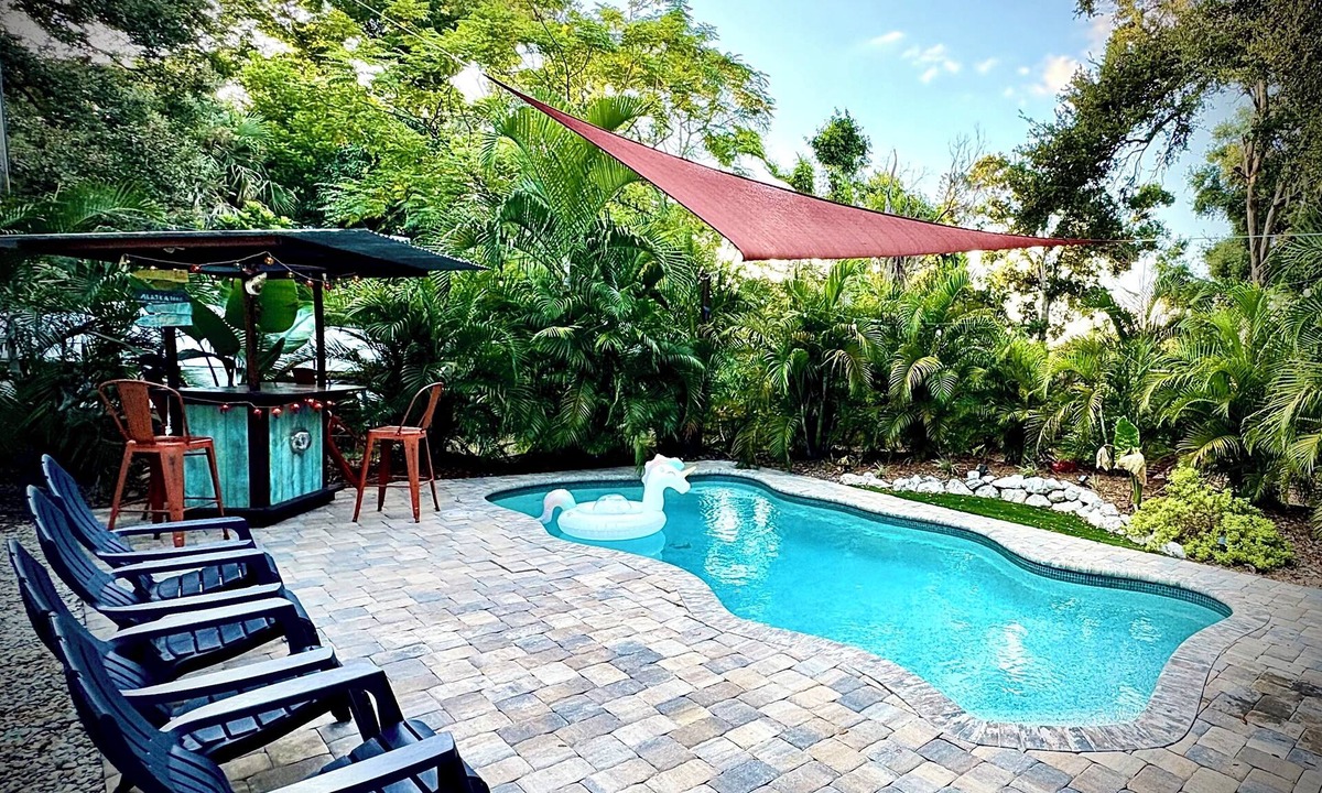 Newtown House | Bungalow w/Heated Pool by Downtown & Beaches