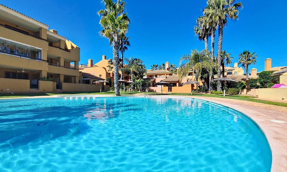 Mar de Cristal Ski Chalet | Bungalow w/private roof terrace and patio, free wifi, communal pool